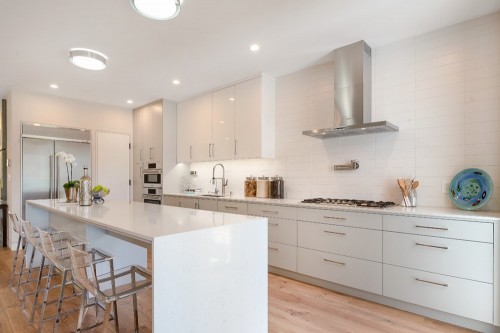 Contemporary kitchen slab hi-gloss white and grey paint